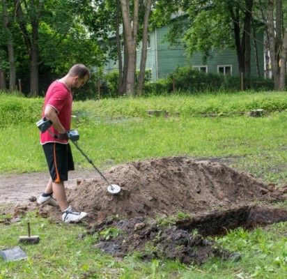 Vasarą prie klebonijos archeologai atliko archeologinius žvalgomuosius tyrimus. V. Janušonio nuotr.