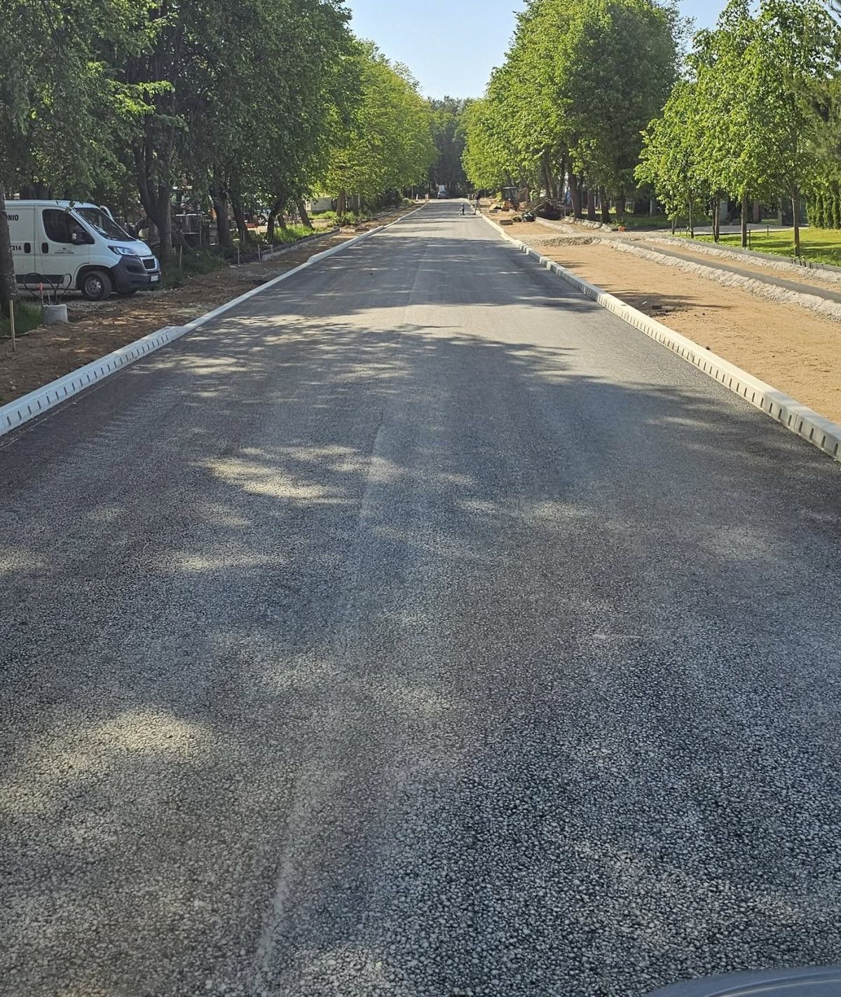 Dalis Kunigiškių gatvės jau išasfaltuota ir šia atkarpa jau galima važiuoti
