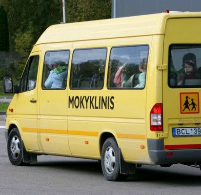 Geltonuosius autobusiukus Švietimo ir mokslo ministerija perka ir perduoda Savivaldybėms įgyvendindama Mokyklų aprūpinimo geltonaisiais autobusais 2009–2012 metų programą.