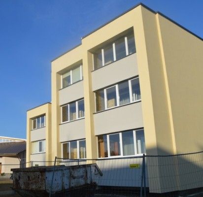 Daugiabutis namas esantis Saulėtekio takas 2 jau pradėtas modernizuoti.
