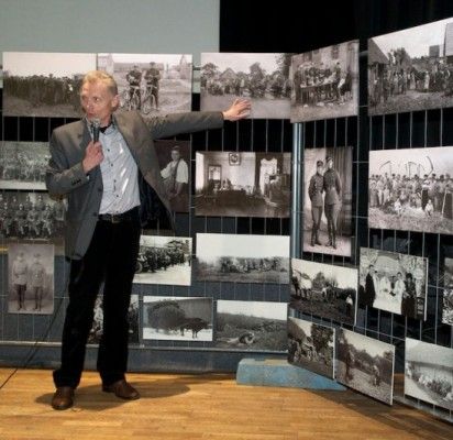 Mažeikiškis G. Januška pasakojo apie savąją kolekciją, kurioje tarpukario akimirkos.