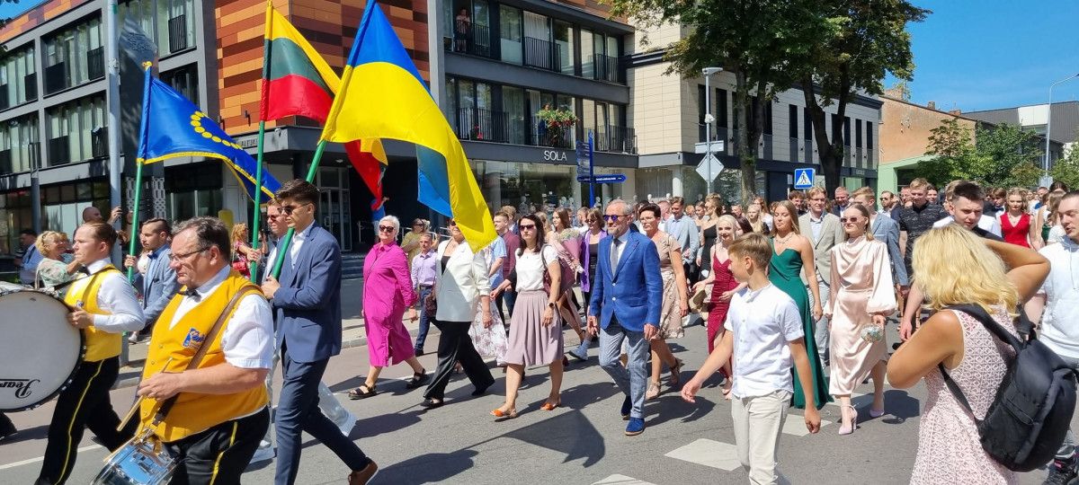 Įteikti brandos atestatai 114 Palangos senosios gimnazijos abiturientų (FOTO GALERIJA)