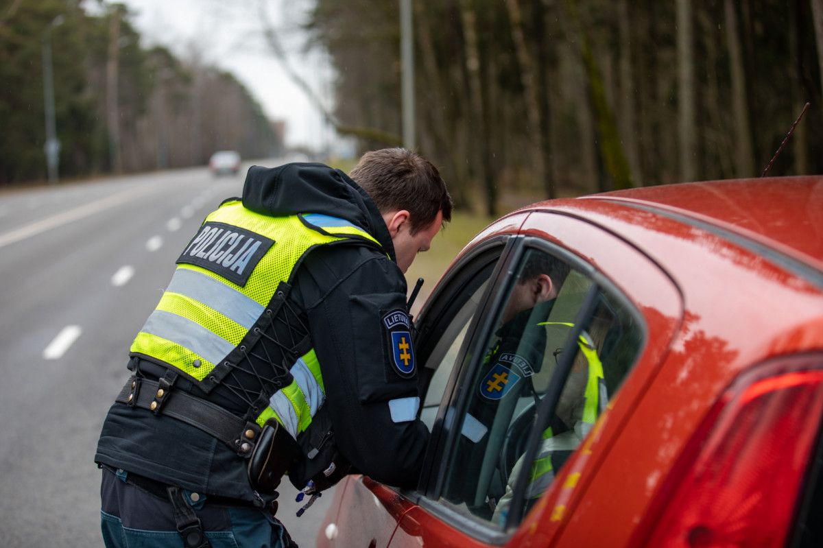 Klaipėdos kelių policijos priemonių rezultatai – 9 neblaivūs vairuotojai ir 69 nepraleidę pėsčiųjų