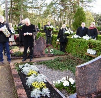 Politikai pagerbė mirusius kolegas, grafą A. Tiškevičių