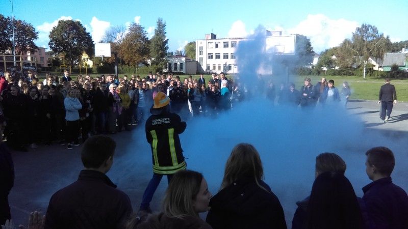 Senojoje gimnazijoje kilo gaisras, mokiniai evakuoti pro langą