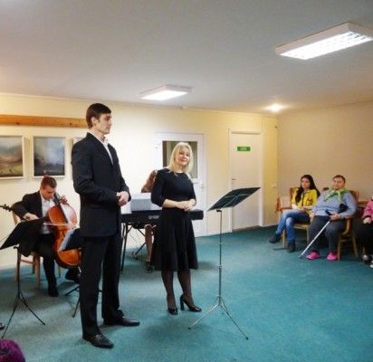 Palangos globos namų gyventojams koncertavo klasikinės muzikos kolektyvas „Ars cantus“.