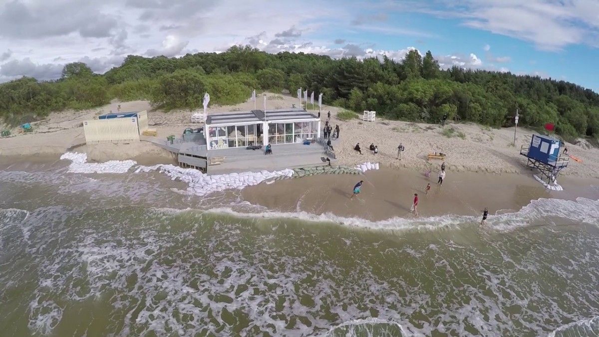 Palanga pildys paplūdimius iš jūros iškastu smėliu