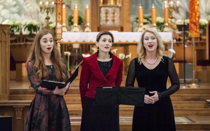 Solistės Oksana Auškalnytė, Viktorija Stanelė, Vitalija Trinkė