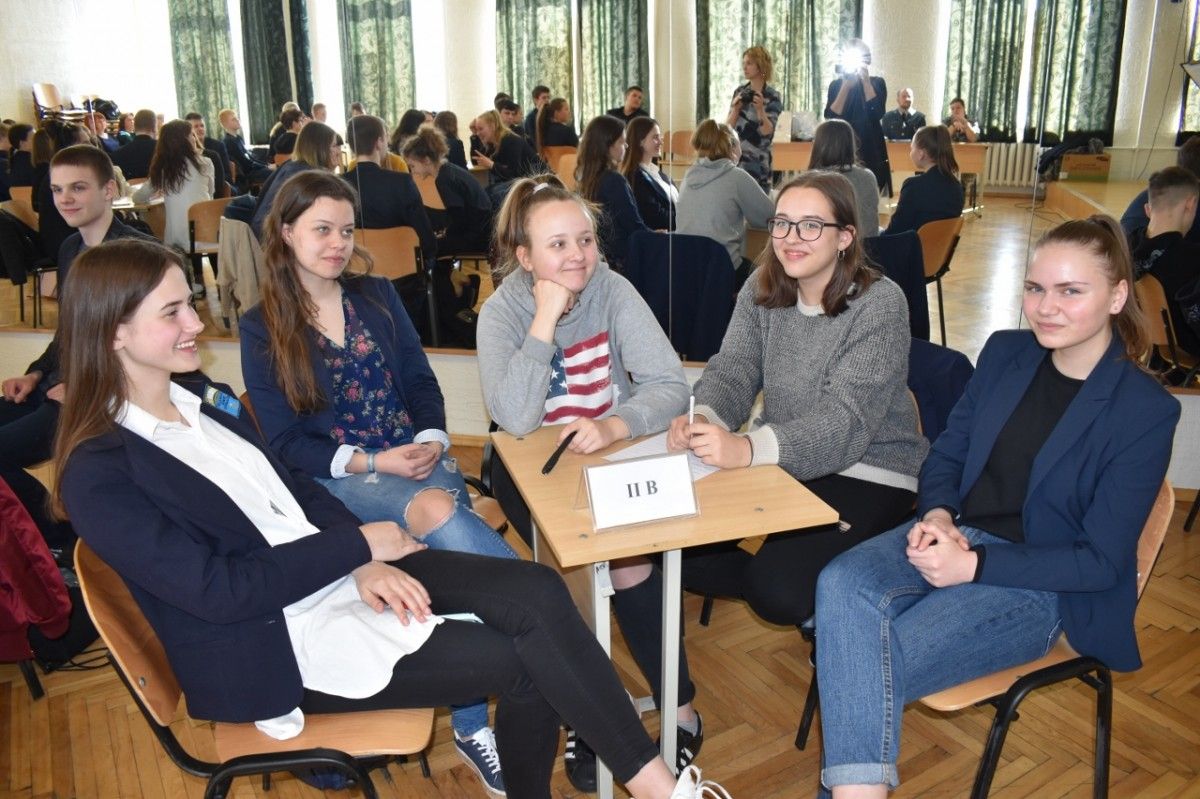 Moksleivių teisinių žinių konkurso „Temidė“ I etape I vietą laimėjo „Antanas ir Co“ komanda iš Palangos senosios gimnazijos
