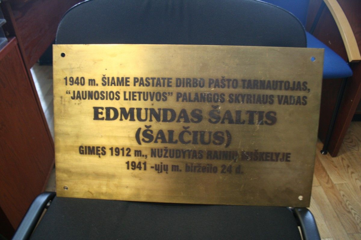 Ši lentelė, kuria norėta pagerbti Edmundą Šaltį, iškėlė daug klausimų.