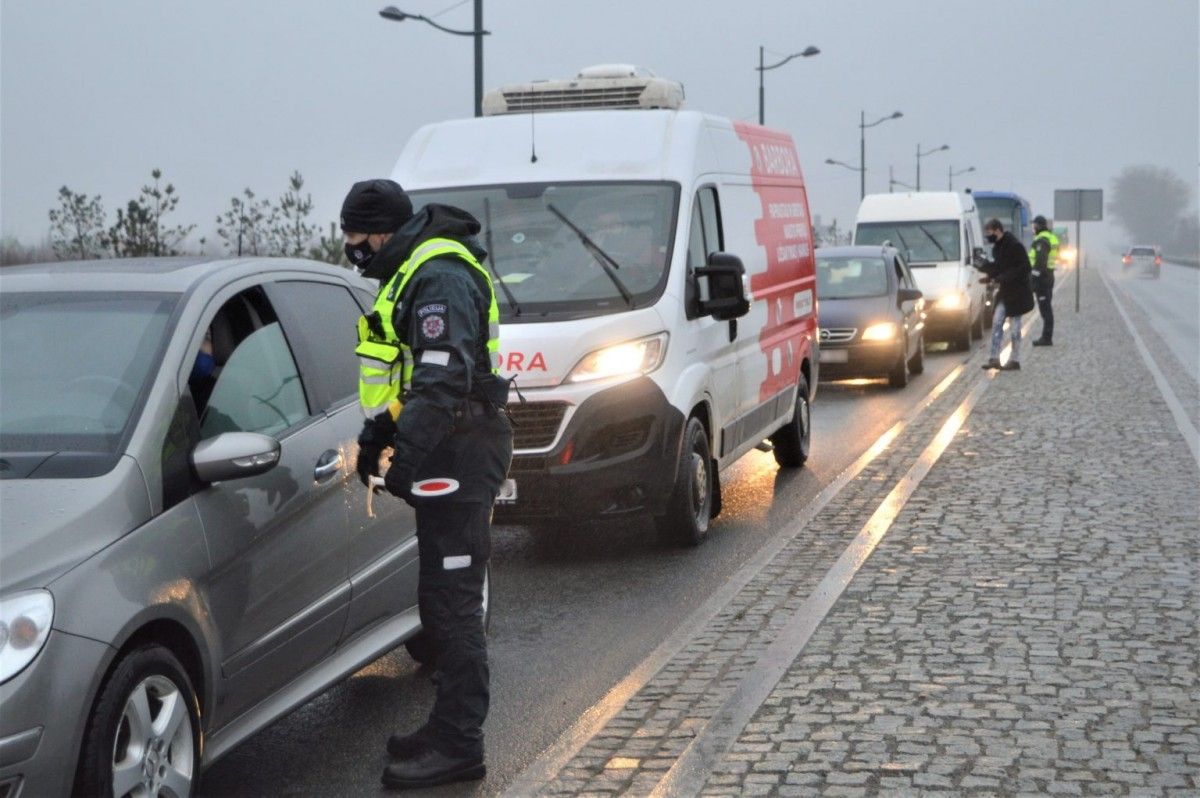 Palangoje šeštadienį patikrinta 2400 automobilių, neįleista 55, surašyti 5 protokolai už KET pažeidimus, 1 protokolas dėl kaukės nedėvėjimo