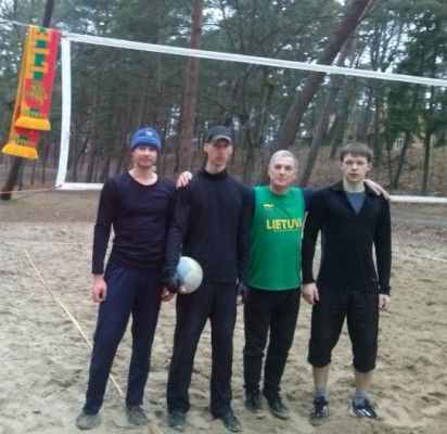 Vasario 16-ajai- gimnazistų ir miesto bendruomenės tinklinio varžybos