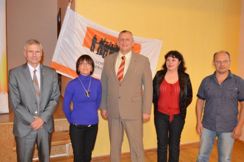 Iš kairės į dešinę: Arvydas Dočkus, Dalia Perepliotovienė, Eimutis Židanavičius, Snieguolė Pleškienė, Remigijus Makauskas.