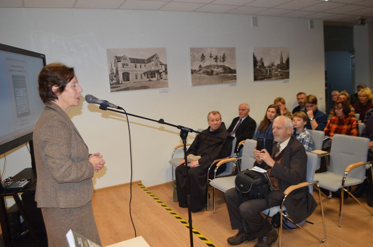 Knygos sudarytoja – Alvydo žmona Aldona Šeduikienė dalijosi išgyvenimais, patirtais kuriant knygą, prisiminimais dalijosi ir Alvydo bendražygiai, bičiuliai, artimieji.