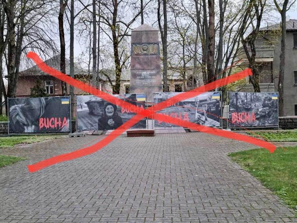Seimo nario Mindaugo Skritulsko pranešimas: plakatų su karo vaizdais iš Bučos nuėmimas sovietų karių kapinėse atskleidžia tam tikrą požiūrį
