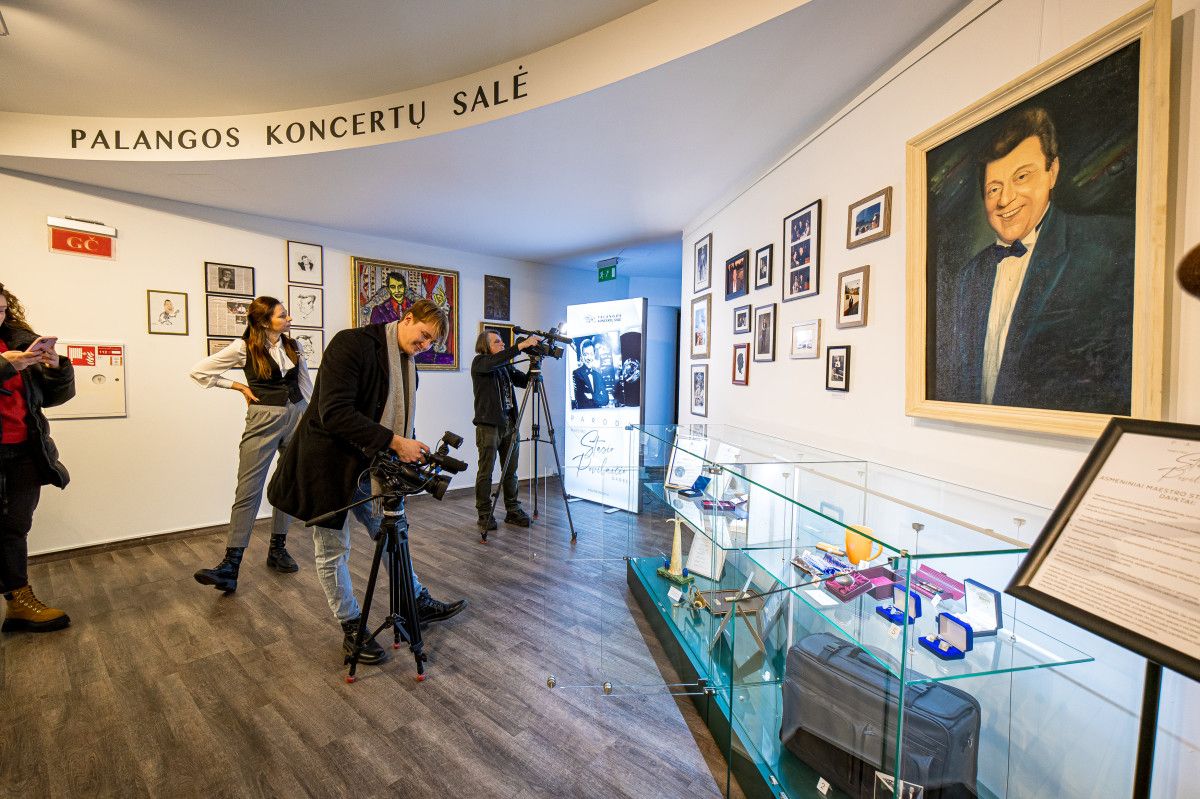 Palangos koncertų salėje atidaryta paroda kvies šiltai prisiminti maestro Stasį Povilaitį