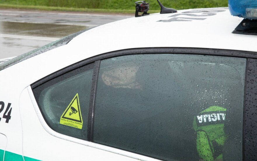Palangoje tris automobilius apdaužęs girtas vairuotojas spruko iš avarijos