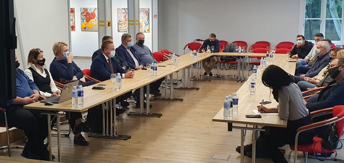 Siūloma rekonstruotoje „Auskoje“ įsteigti sveikatinimo paslaugų centrą, o teniso kortų vietoje – senjorų globos namus