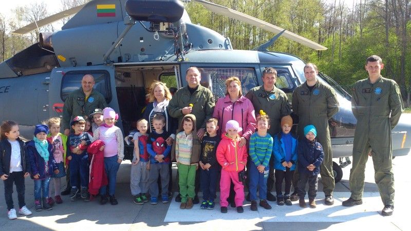 „Žiogeliai“ vyko į Nemirsetos Karinių oro pajėgų aviacijos bazę
