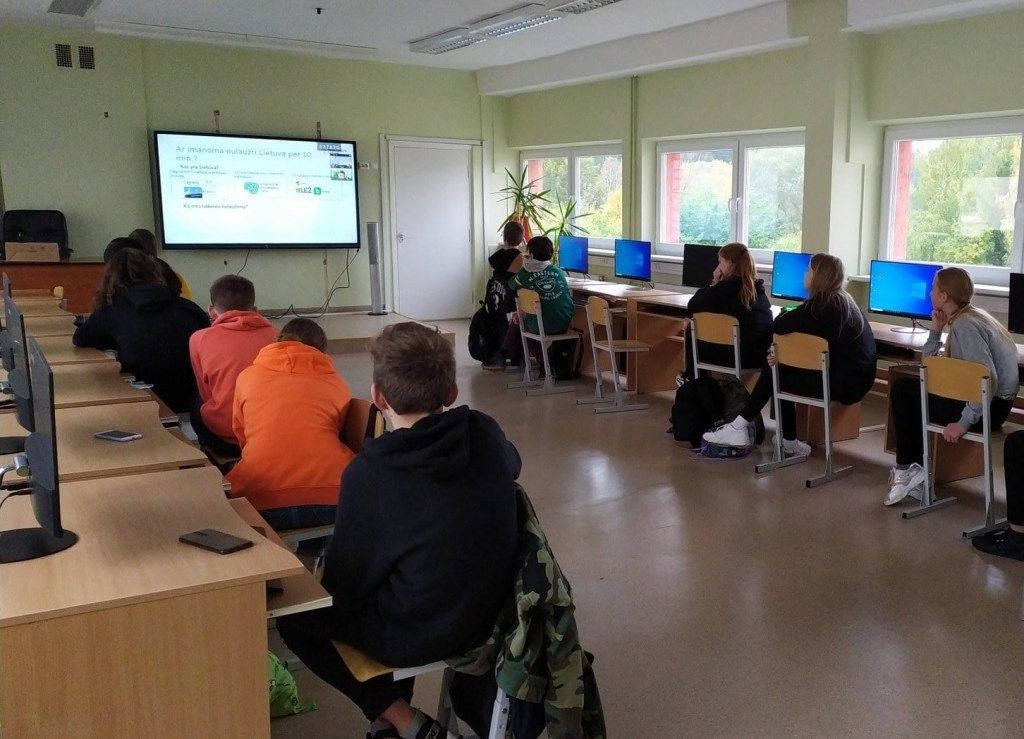 Palanga sugriežtino karantiną, bet COVID-19 susirgę švietimiečiai ir mokinys serga lengvai