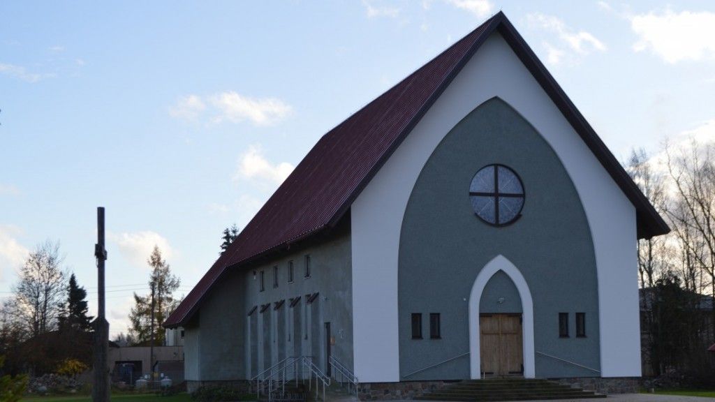 Kūlupėnų bažnyčia džiugina parapijiečius, juk dar ne taip seniai galėjo tik pasvajoti apie savą bažnyčią.