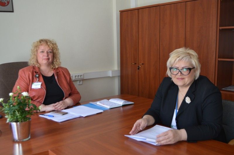 Deklaravimo naujoves Palangos žiniasklaidai pristatė Klaipėdos apskrities VMI Mokestinės prievolės departamento III skyriaus vedėja Edita Cibienė ir Palangos poskyrio vyr. specialistė, atliekanti Palangos poskyrio vedėjo funkcijas Rasa Graužinienė.