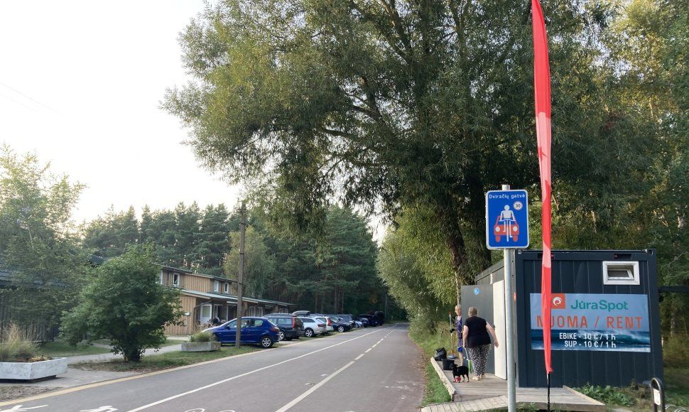 Ošupio tako virsmas dviračių gatve ne visiems patinka / Aurelijos Jašinskienės/15min.lt nuotr.