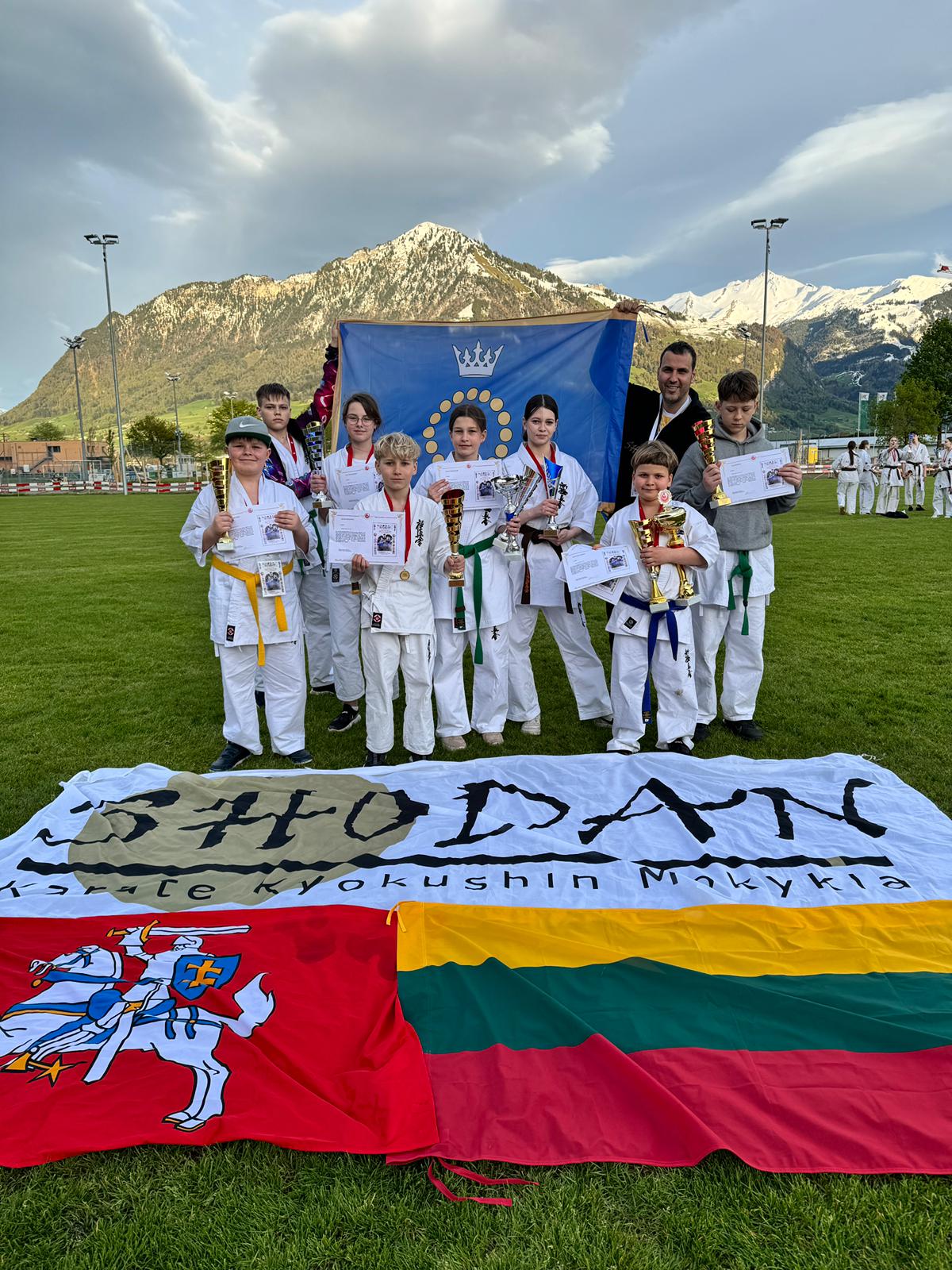 Palangos miesto vėliava kilo Šveicarijos atvirame kyokushin karate čempionate