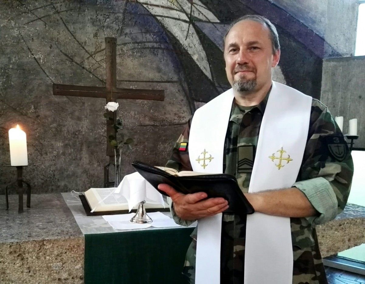 Iš Palangos kilęs kunigas Romualdas Liachavičius: „Buvau bedievis, draugavau su satanistais“ (VISĄ STRAIPSNĮ SKAITYKITE PENKTADIENĮ "PALANGOS TILTE")