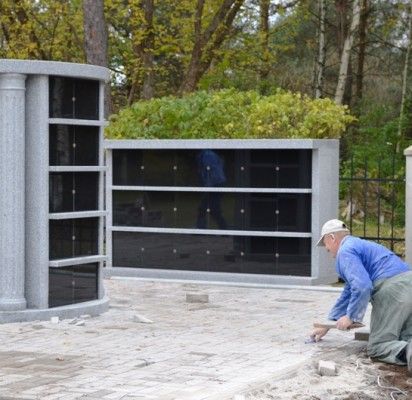 Palangiškių amžino poilsio vietoje – granitinis kolumbariumas