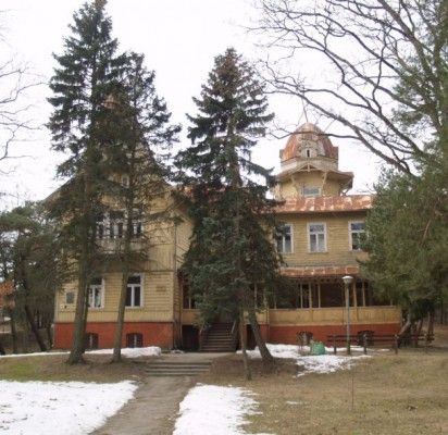 Yra pagrindo teigti, kad „Anapilis“, laikoma viena iš pirmųjų grafų Tiškevičių šeimos vilų, iškilo XIX a. pabaigoje, apie 1898 m.