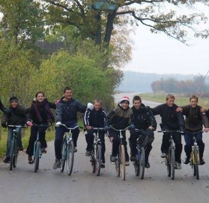Jaunieji Palangos dviratininkai raginami dėvėti šalmus