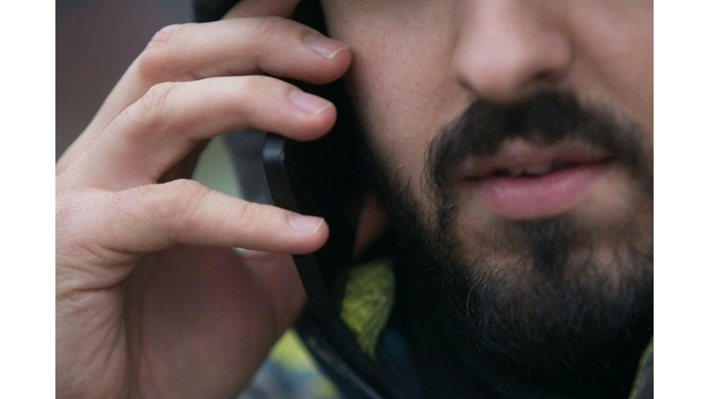 Vėl pareigūnu prisistatęs vyras Palangoje iš senolės išviliojo 7 000 eurų. Ar kurorto policija pajėgi tik įspėti, o ne sučiupti sukčius?
