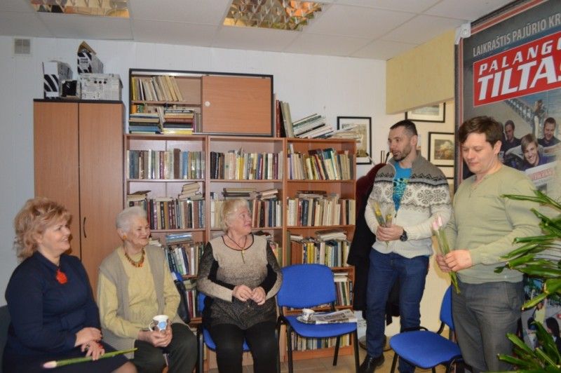 Kovo 8-osios proga redakcijos viešnias sveikino „Palangos tilto“ redaktorius ir bendruomenės „Palangos santarvė“ narys Remigijus.