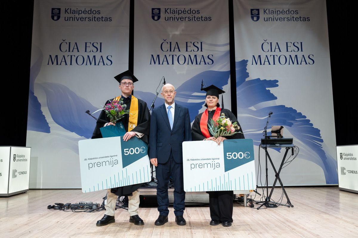 KUL vadovas A,Šimaitis su pirmaisiais premijų laureatais
