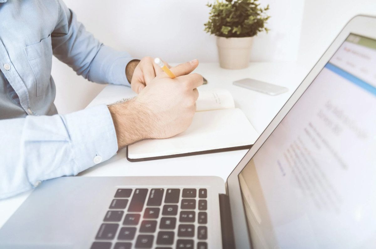 Kiek kainuoja klaida? Specializuotos kalbinės paslaugos kaip investicija į saugumą ir patikimumą