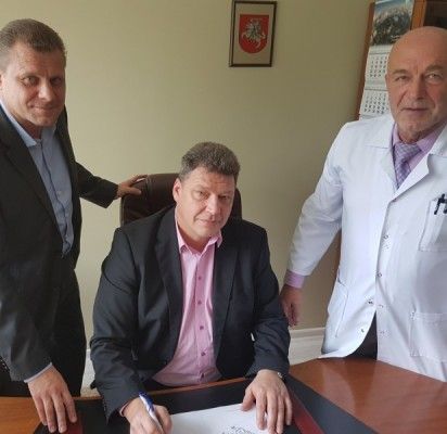 Iš kairės: Palangos poilsio ir reabilitacijos centro „Pušynas“ direktoriaus pavaduotojas ūkio reikalams Arūnas Merke lis, direktorius Tomas Julius Žulkus ir Antanas Šatas, direktoriaus pavaduotojas reabilitacijai.