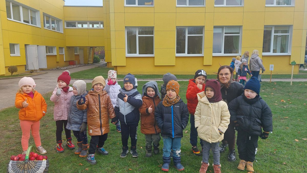 Sveikatinimo projektas „Obuoliukas – vitaminų kamuoliukas“ lopšelyje-darželyje „Gintarėlis“