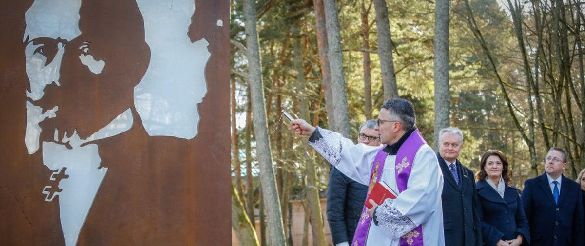 Palangoje atidengtas paminklas Prezidentui Antanui Smetonai