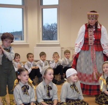 Diena aukštaičiams: žodis vedas mamą, tėviškės spalvas...    Biblioteka ir mokyklos – šviesos skleidėjos