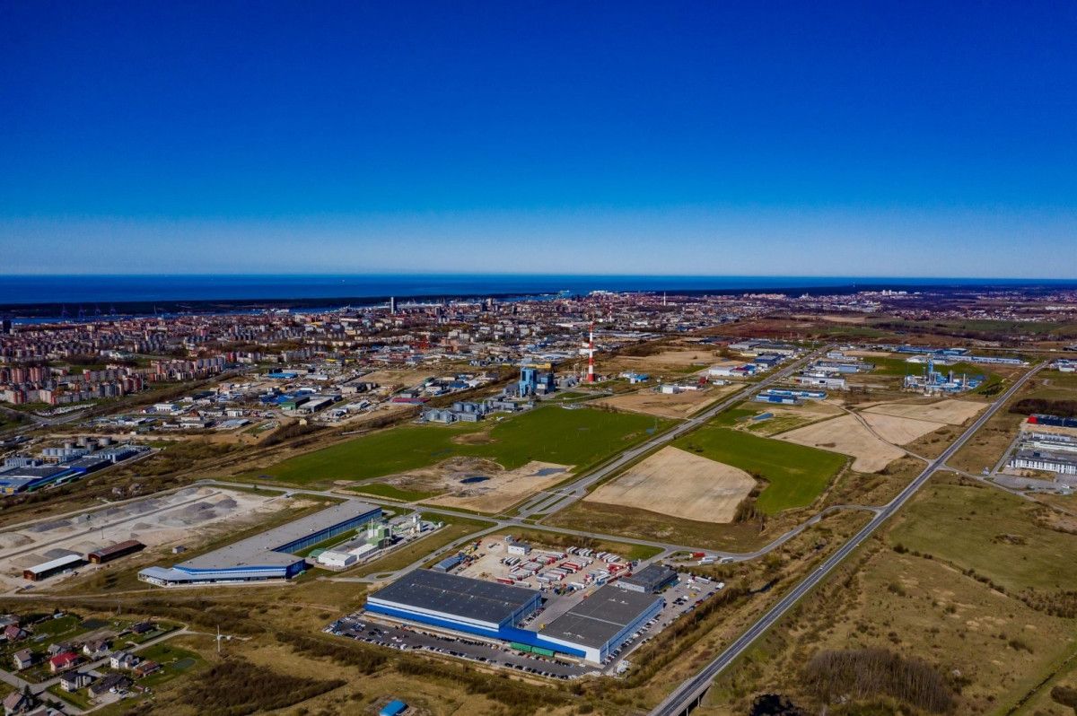 Atlyginimai Klaipėdos LEZ įmonėse – 400 Eur didesni nei regione