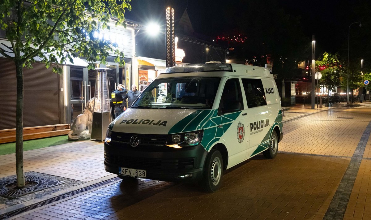 Naktinis policijos reidas Palangoje. FOTO: DAINIUS LABUTIS | ELTA