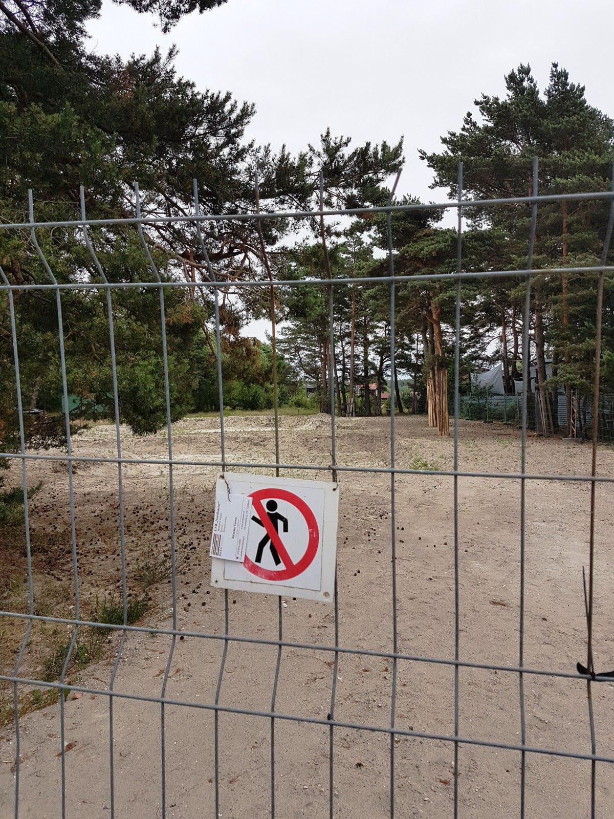 Įžūlaus statytojo vienbutis, virtęs į daugiabutį namą, buvo sulygintas su žeme