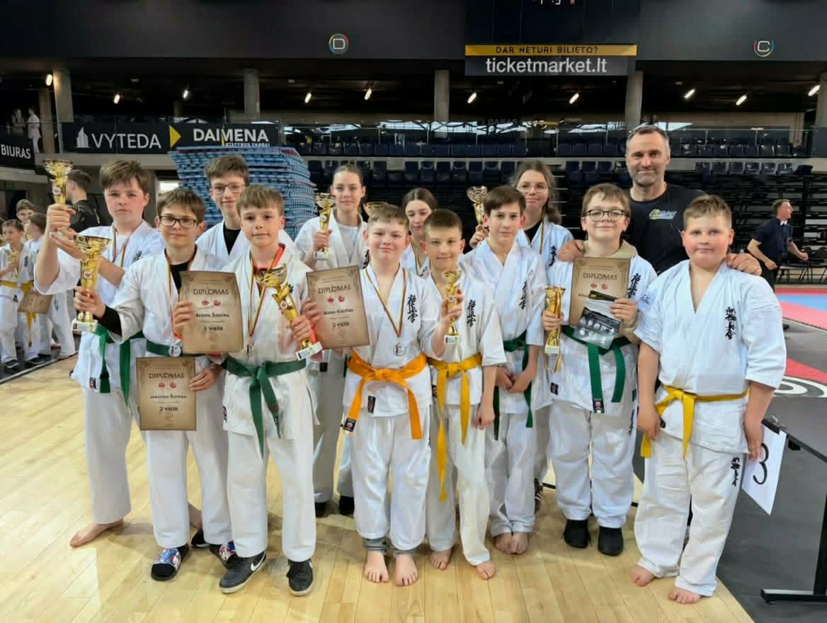 Karate kiokušin mokyklos „Shodan” auklėtinių komanda Lietuvos vaikų-jaunučių kumite čempionate iškovojo daugiausiai medalių