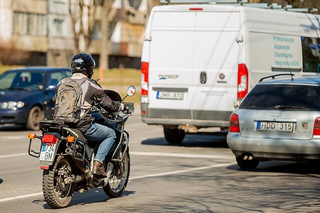 Pokyčiai motociklų vairuotojams: Seimas uždegė žalią šviesą sušvelninti atsakomybę dėl greičio viršijimo