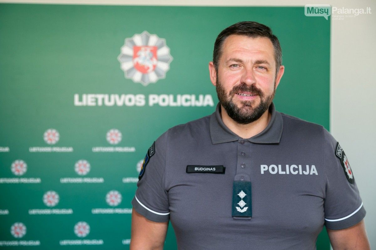 Žemaičiuojantis Palangos policijos vadas – apie čeburekų legalizaciją, paryčių „basankės“ šturmą bei knygą, kurią rašo mintyse