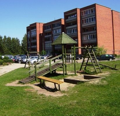 Kurorte remontuojamos vaikų žaidimų aikštelės