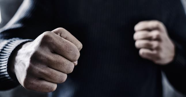 Muštynės baro lauko terasoje Palangoje: 4 asmenys užpuolė ir sumušė vyrą