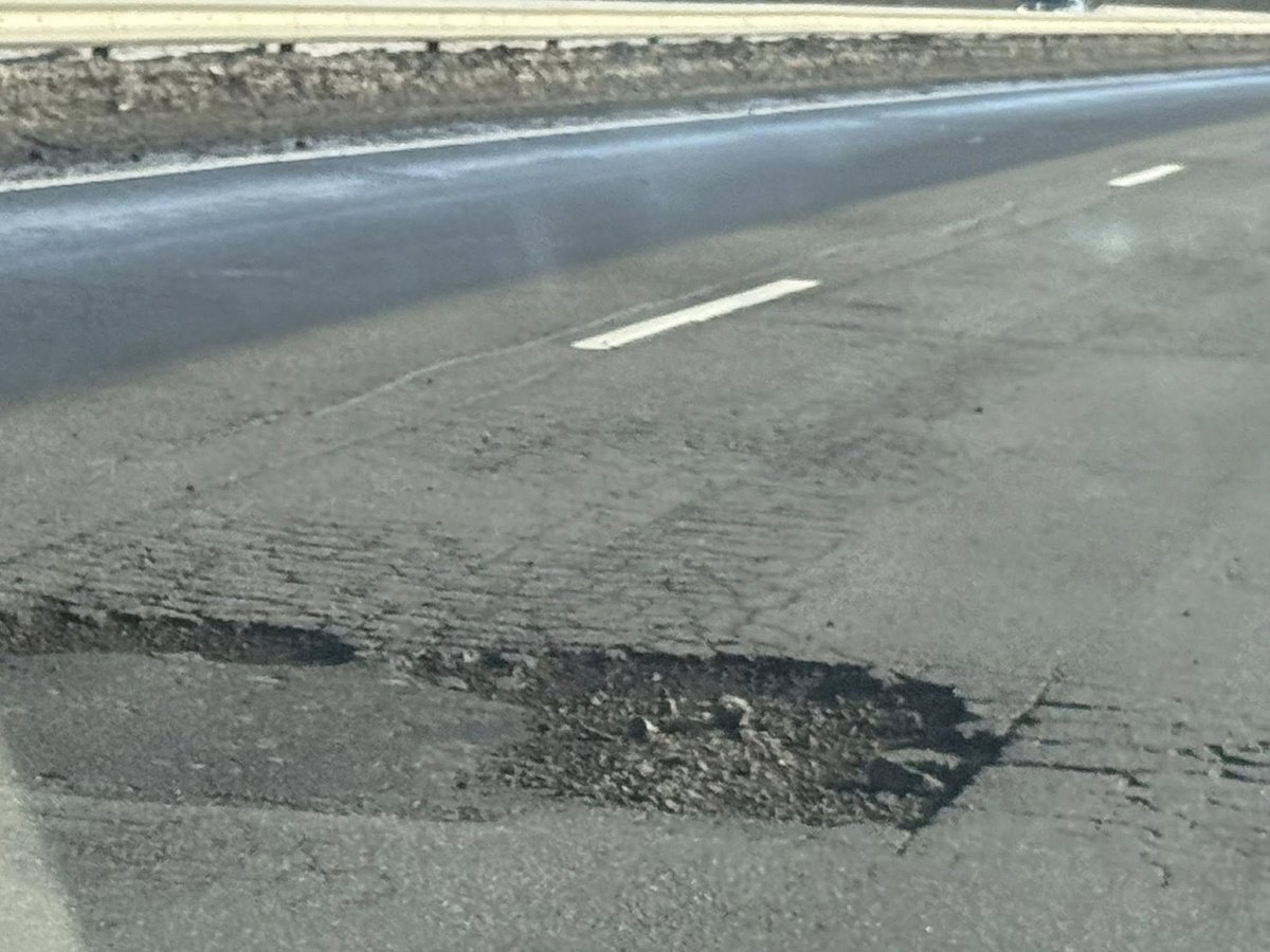 Palangos tolimųjų maršrutų vairuotojas: „Tiek duobių autostradoje Klaipėda-Vilnius niekada nesu matęs“