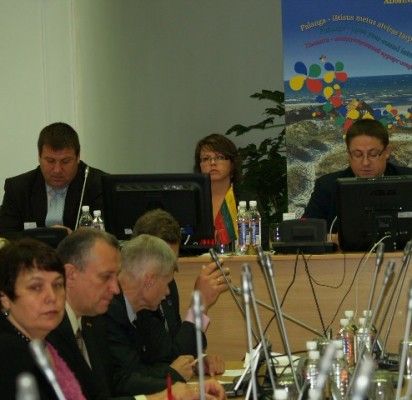 Keturiolika klausimų tarybos nariai apsvarstė per valandą.